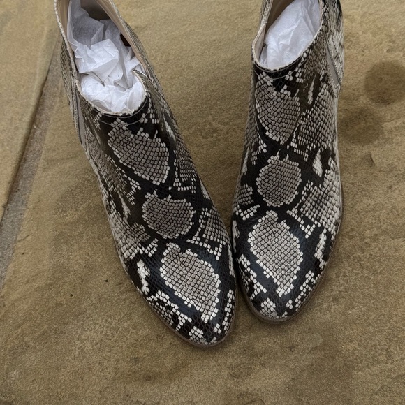 Vince Camuto Famhida Snakeskin Leather Ankle Boots - Picture 11 of 13